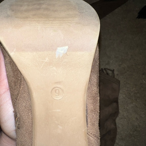 Knee-high heeled boots - Picture 4 of 4